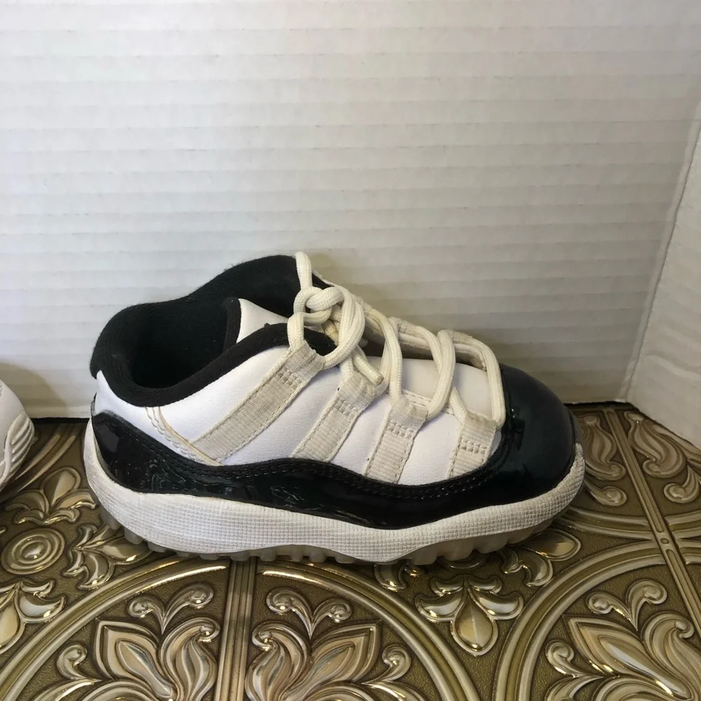 Jordan Kids Black and White Sneakers size 6C